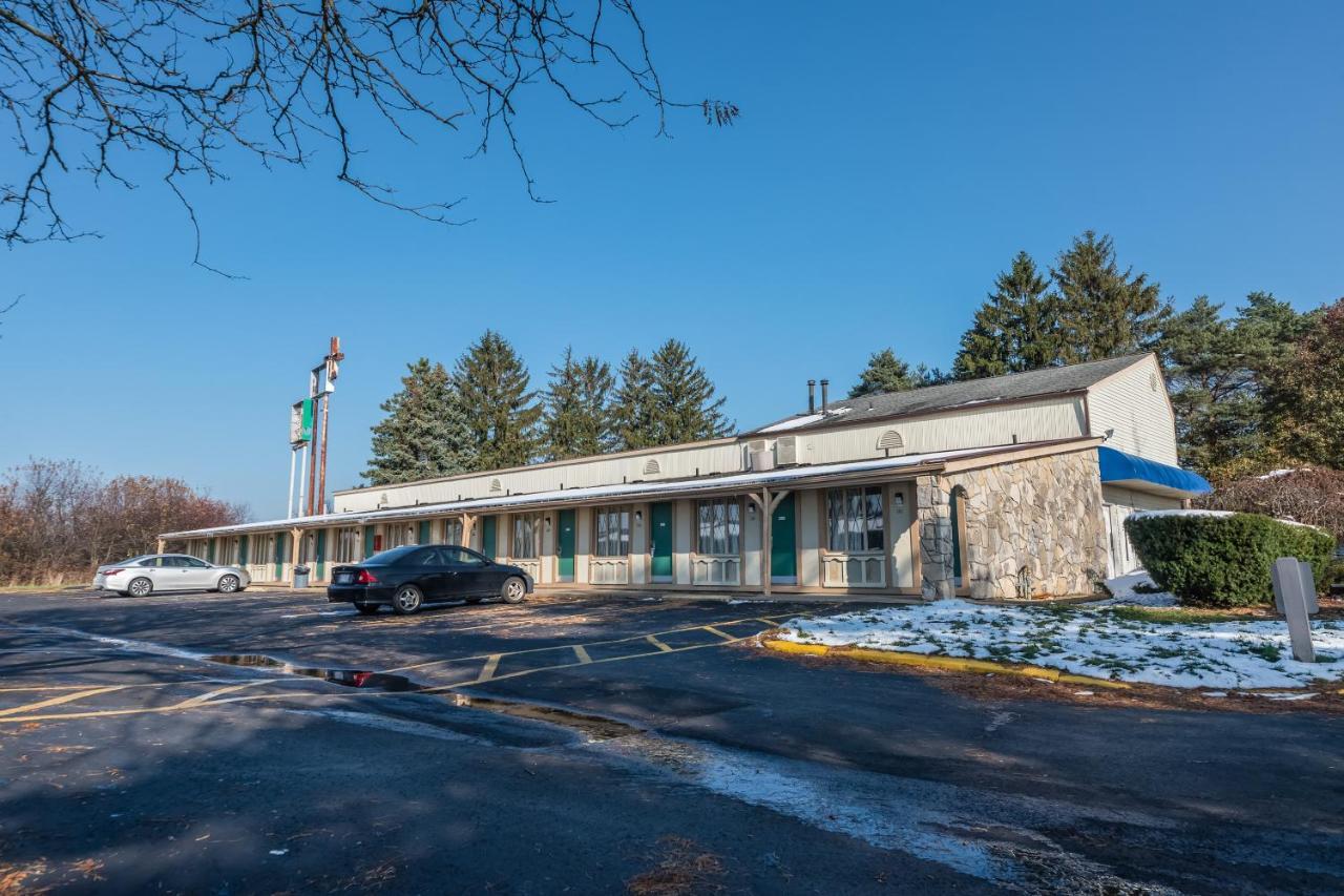 Oyo Hotel Wadsworth Oh I-76 Esterno foto