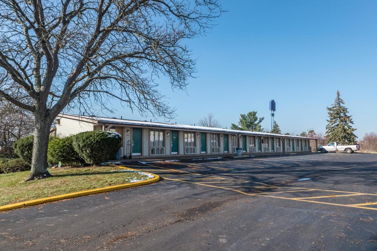 Oyo Hotel Wadsworth Oh I-76 Esterno foto